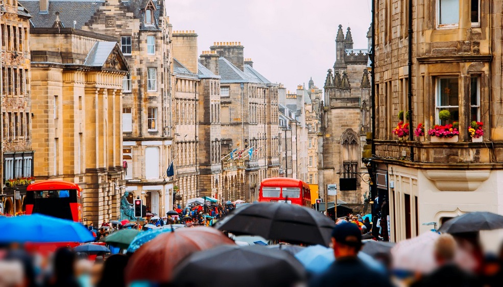 Britania kerkon heqjen e Takses turistike, skema do sillte 4.1 mld paund